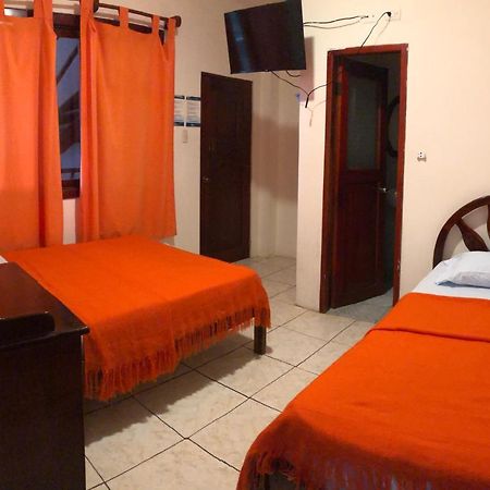 Hostal Pakaloro มอนตาญิตาร์ ภายนอก รูปภาพ