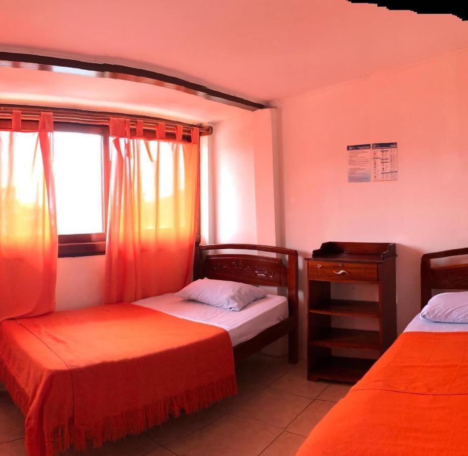 Hostal Pakaloro มอนตาญิตาร์ ภายนอก รูปภาพ